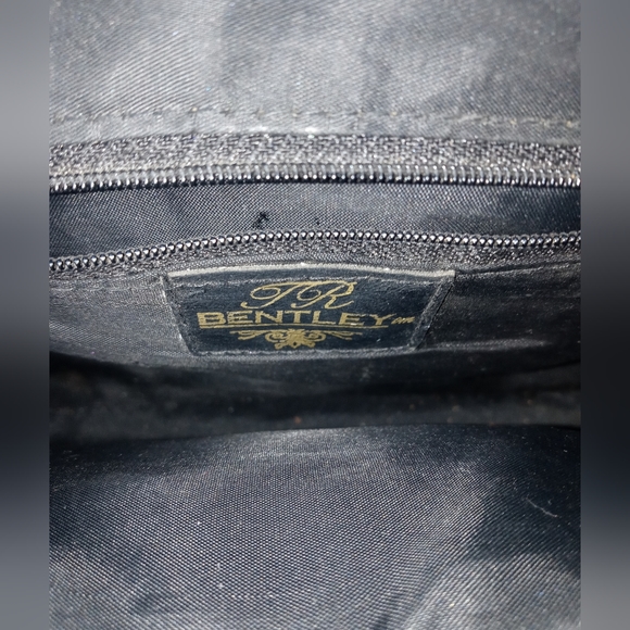 EUC T.R. Bentley black handbag - Picture 4 of 4